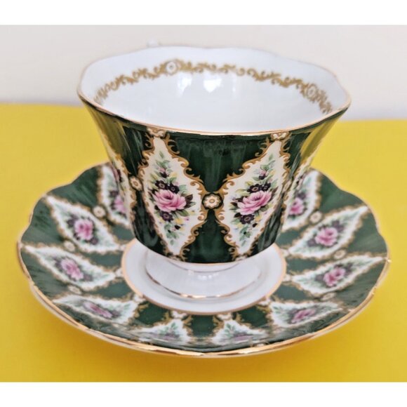 Royal Albert Bone China Cup & Saucer Royal Series "Buckingham" 1970's - Picture 2 of 13